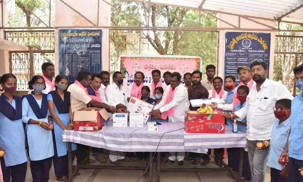 Market Committee former chairman Rajeshwar presenting mixi grinder, fans and other essential items to the Government School for Blind Children in Mahbubnagar city on Tuesday