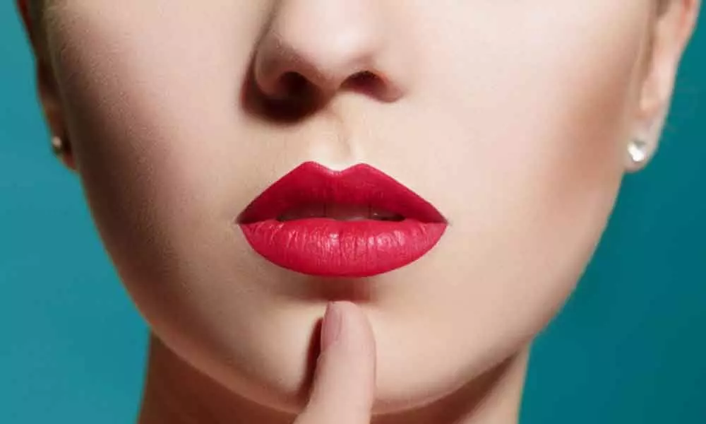 Natural Remedies to lighten your Dark Lips: Flaunt Pink Lips