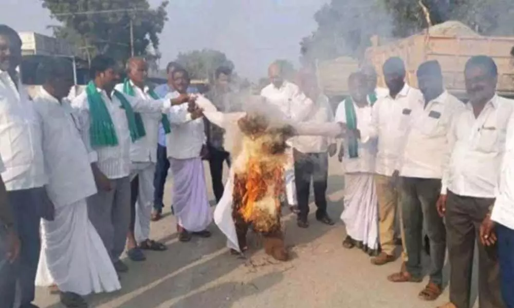 MP Arvinds effigy burnt in Nizamabad as centre rejects turmeric board