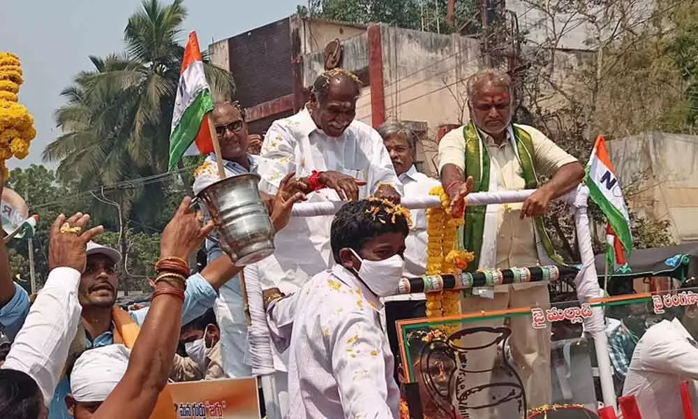 Ranga Swamy greeting the people after filing the nomination on Wednesday