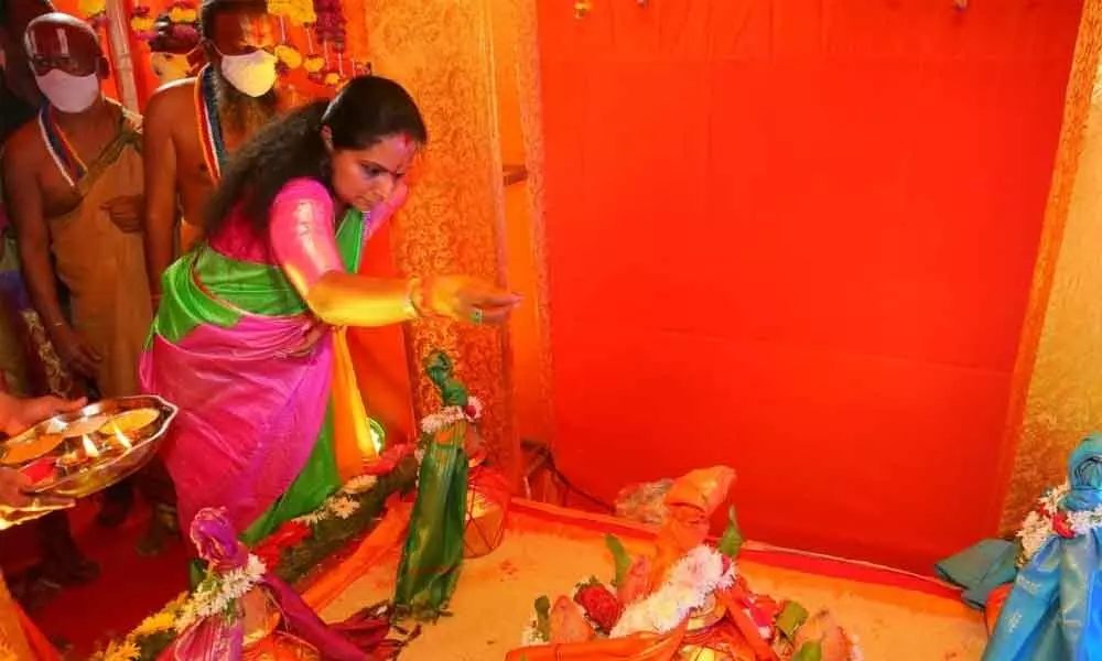 MLC K Kavitha offering prayers at Kondagattu Hanuman temple on Wednesday