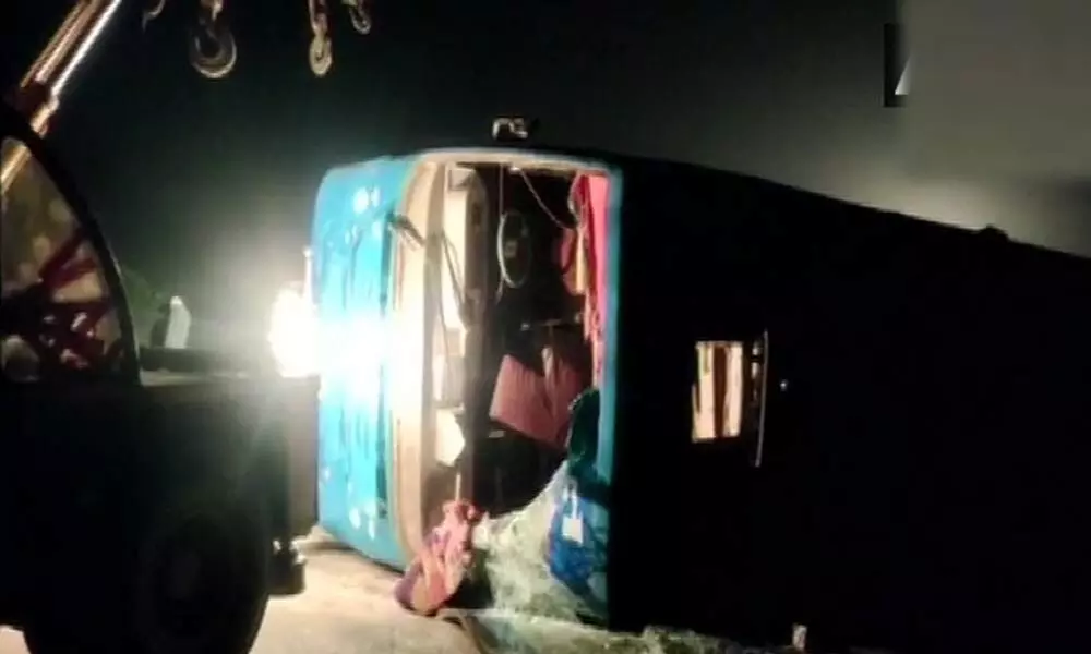 Bus carrying around 100 passengers overturns on Yamuna Expressway in Agra, 14 injured