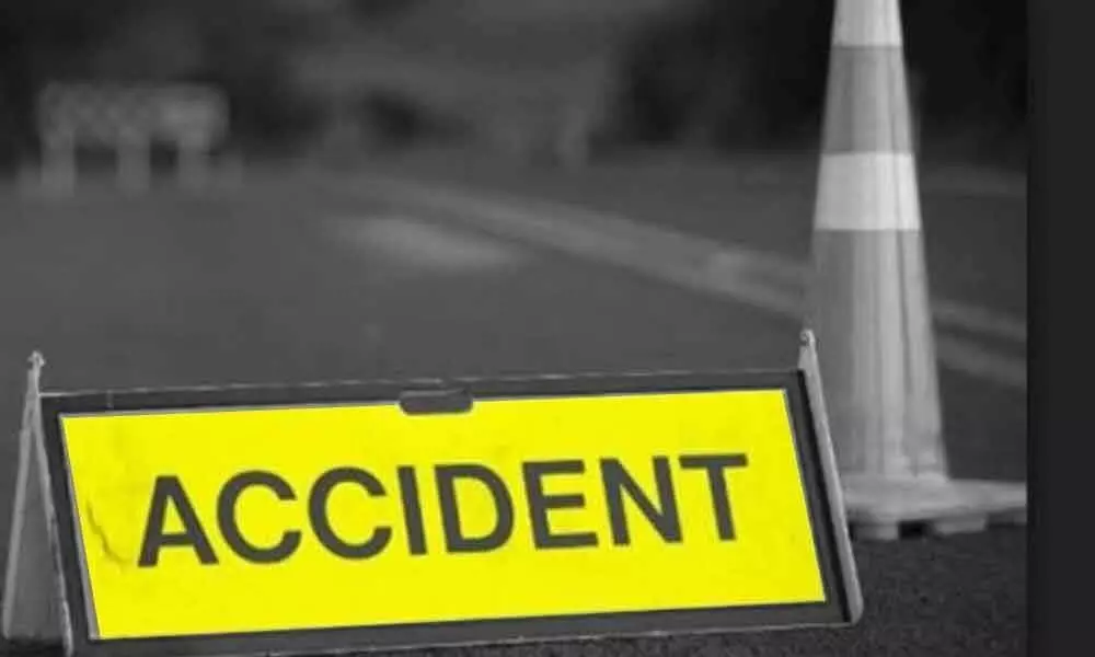 Telangana: 3 killed, 7 injured in road mishap in Warangal