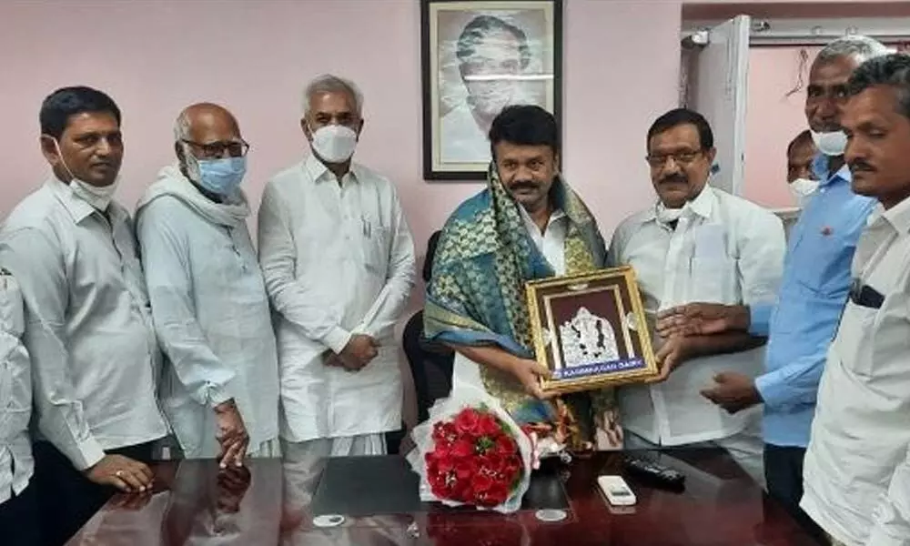 Karimnagar Dairy Chairman Ch Rajeshwara Rao and Board of Directors presenting a memento to Animal Husbandry and Dairy Minister T Srinivas Yadav at TRSLP office in Hyderabad on Friday