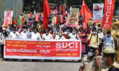 SUCI communist holds public meeting to condemn price rise