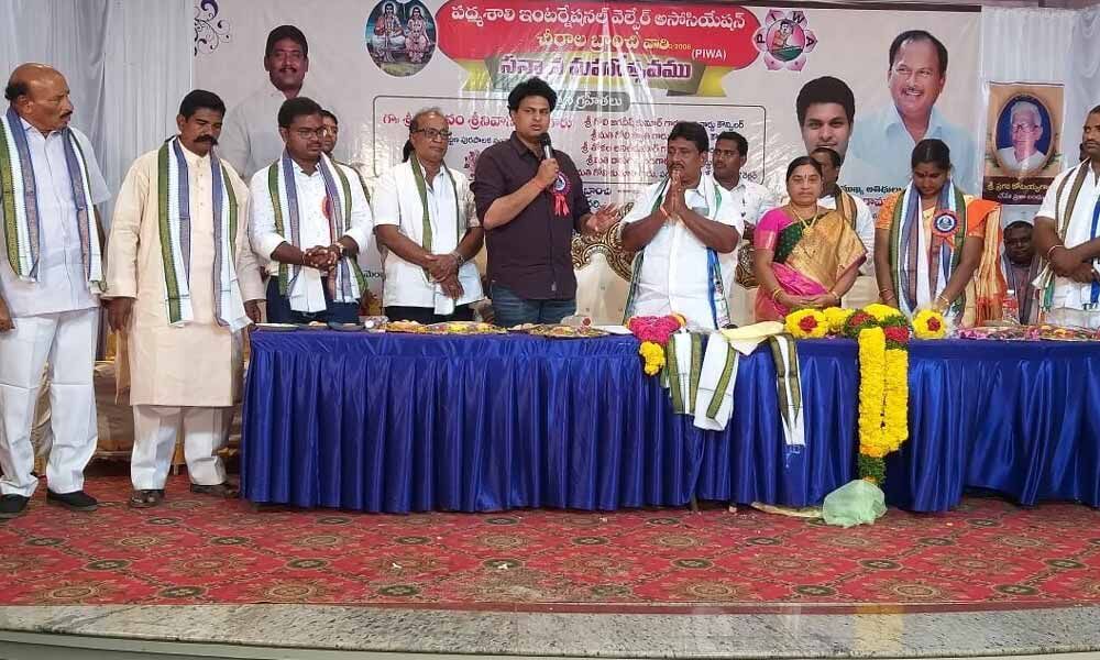 Padmasali Sangham felicitates Chirala Municipal Chairman