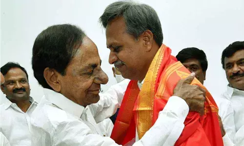 KCR greets Palla Rajeshwar Reddy on winning MLC poll
