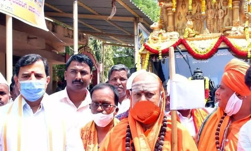 Srisailam temple authorities conducting Shoba Yatra of Swami, Ammavalru in Bijapur in Karnataka State on Monday