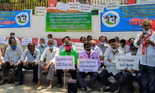 CPM Statesecretary P Madhu addressing protesting Ongole Dairy employees and workers in Ongole on Tuesday