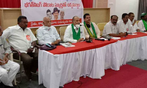 Former Minister Vadde Sobhanadreeswara Rao addressing a meeting at CPM office in Guntur on Tuesday