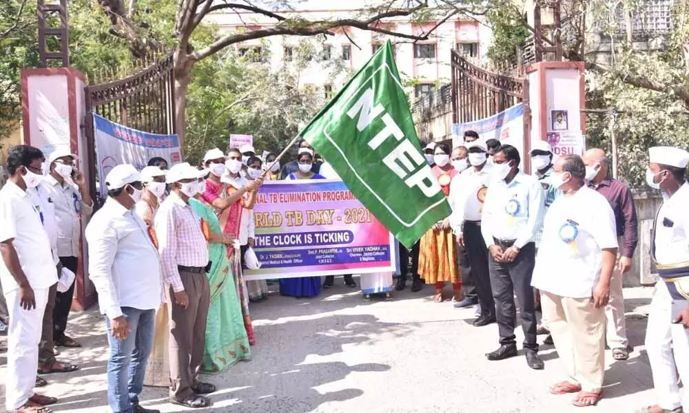Joint Collector P Prasanti flagging off the rally at DMHO office in Guntur on Wednesday on the occasion of World TB Day