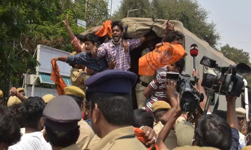 Hyderabad: ABVP activists try to lay siege to Telangana assembly complex