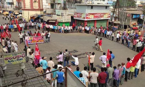 Leaders and cadres of Left parties form a human chain in support of Bharat Bandh in Vizianagaram on Friday