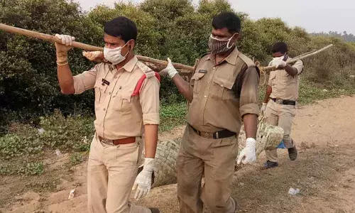 Police carrying a decomposed body of an identified person at Seethapalem beach, Rambillil mandal on Saturday in Visakhapatnam