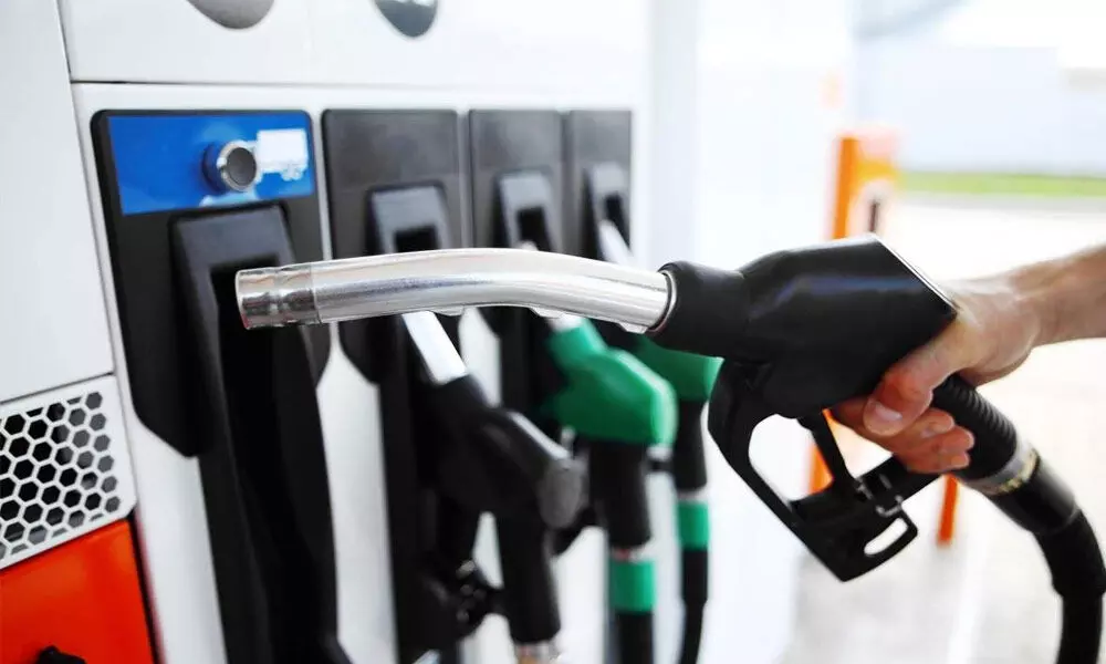 Petrol and diesel prices remains stable in Hyderabad, Delhi, Chennai, Mumbai on 28 March 2021