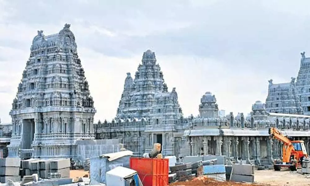 Telangana: 30 test positive for coronavirus in Yadadri temple