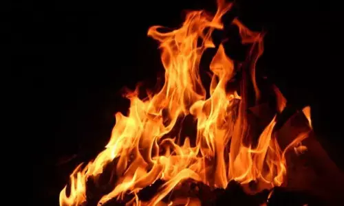 Fire breaks out in Utnoor liquor depot