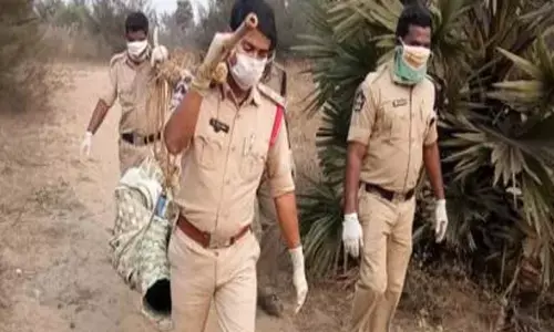 Visakhapatnam: Police carries dead body on shoulders for three kilometres, DGP showers praises