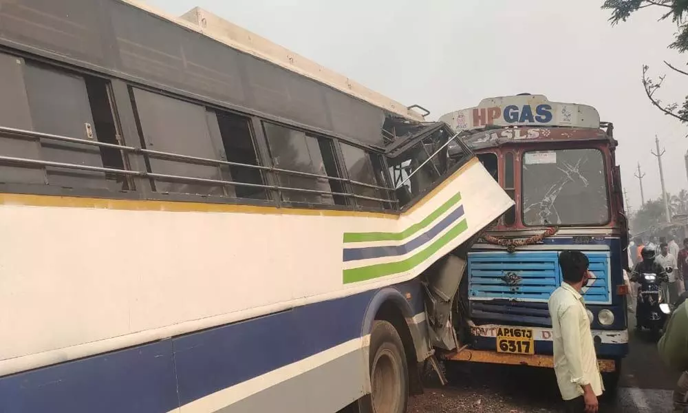 Andhra Pradesh: Three killed and ten injured as two buses collides in Vizianagaram