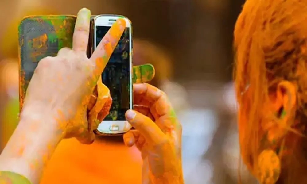 Holi 2021: 5 Tips to protect your smartphone this Holi