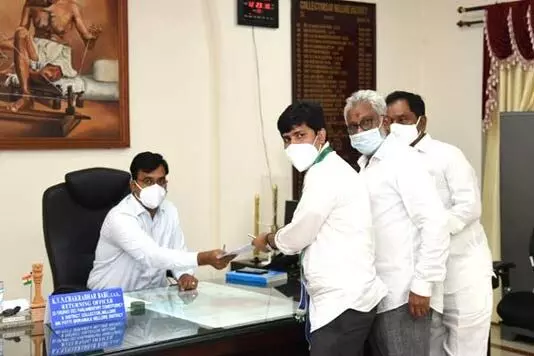 YSRCP candidate Gurumoorthy files nomination for Tirupati By-Election