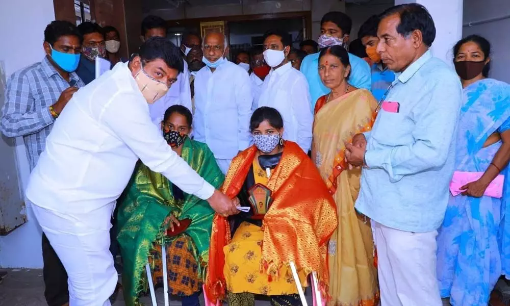 MLA Nannapuneni Narender felicitating two specially-abled girls in Warangal on Monday