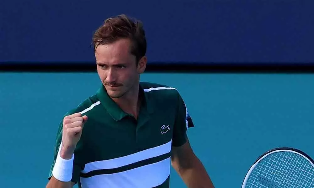 Medvedev reaches third round of Miami Open