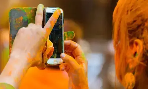 Holi 2021: 5 Tips to protect your smartphone this Holi