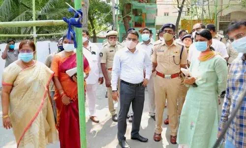 District Collector Vivek Yadav, Urban SP RN Ammi Reddy, Joint Collector P Prasanti, CMs tour programme coordinator Talasila Raghuram inspecting ward secretariat in Guntur on Tuesday