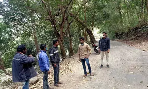 Locals at Darakonda monitoring the ghat road where incidents of dacoity continue to happen in Visakhapatnam