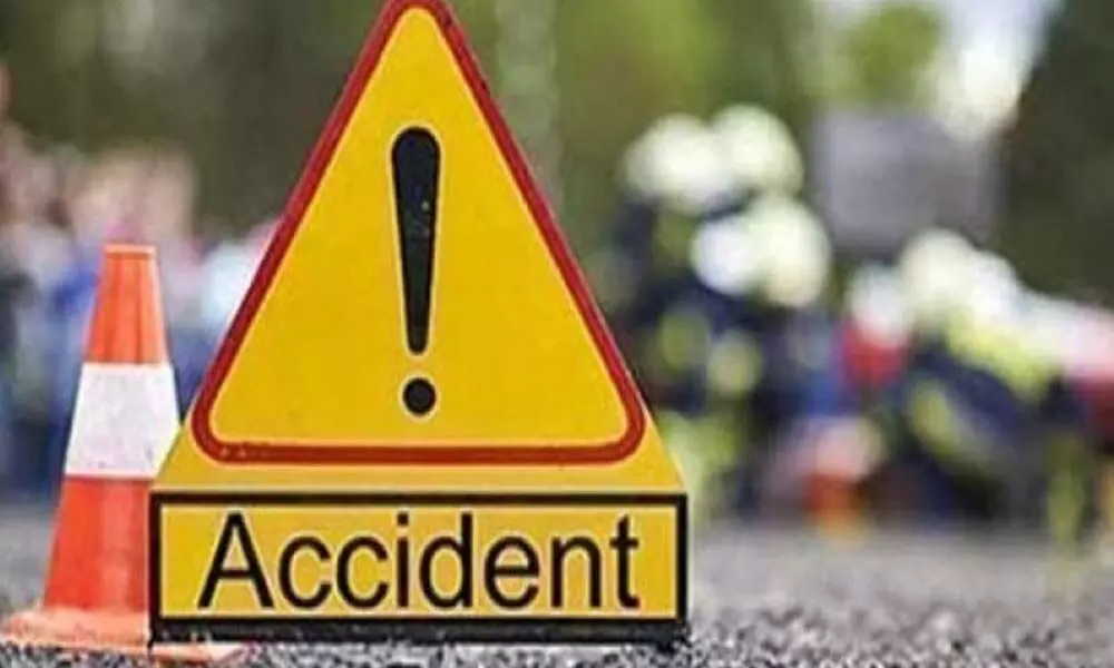 Andhra Pradesh: Two women labourers die as the jeep collides car in Pulivendula of Kadapa