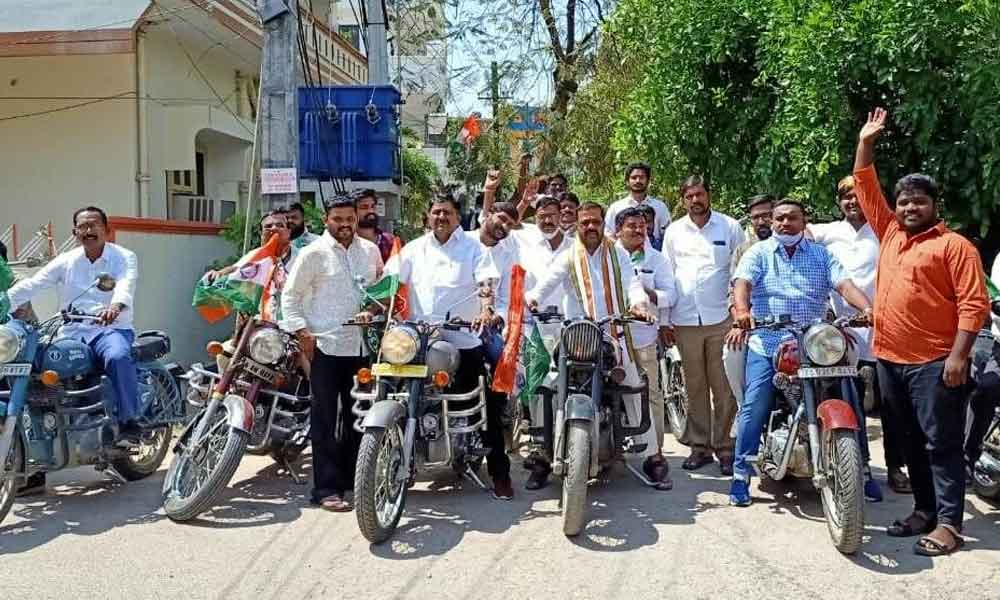 DCC president Naini Rajender Reddy leading Congress bike rally in Warangal on Wednesday