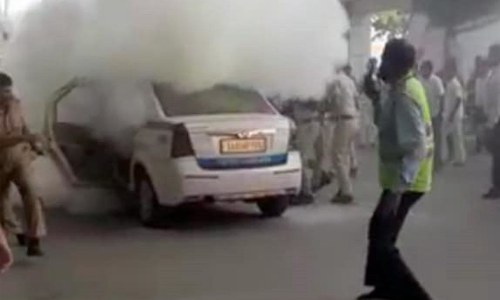 Bengaluru: Cabbie sets self on fire in car over declining income