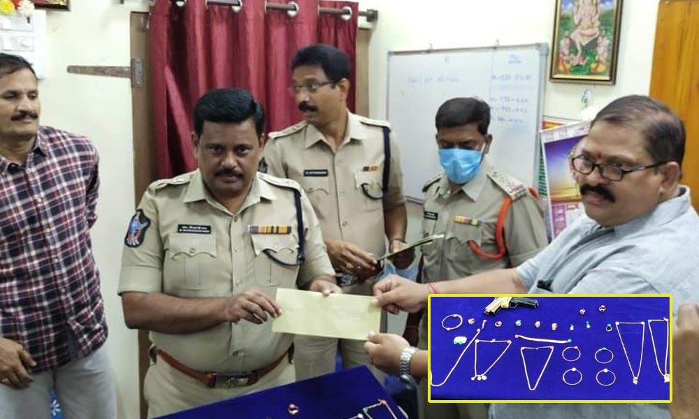 Krishna district Superintendent of Police M Ravindranath Babu presenting certificates to Gudivada police in Gudivada on Thursday