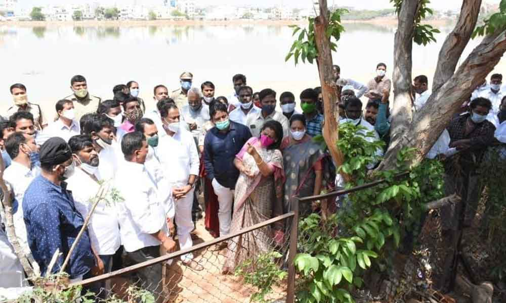 Mayor Gadwal Vijayalakshmi visits colonies in Secunderabad