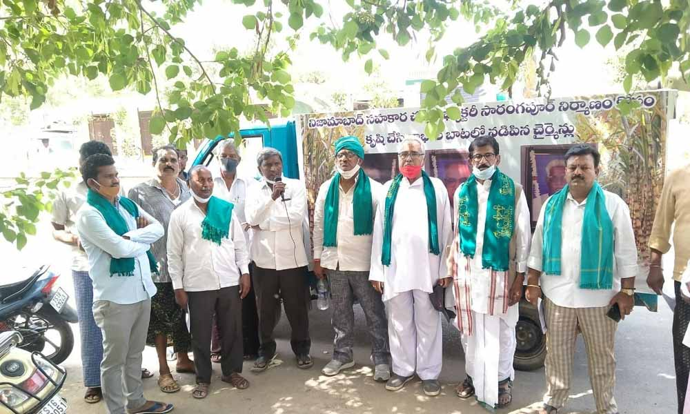 AIKMS State leader V Bhumaiah addressing the farmers at Dharmaram village in Dichpalle mandal on Thursday