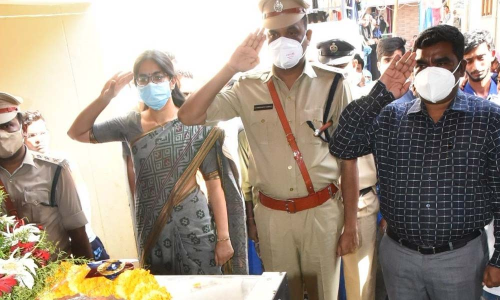 District Collector G Veera Pandiyan, SP Dr Fakkeerappa Kaginelli and Nandyal Sub-Collector Kalpana Kumari paying tributes to deceased army jawan at his residence in Banaganapalle on Thursday