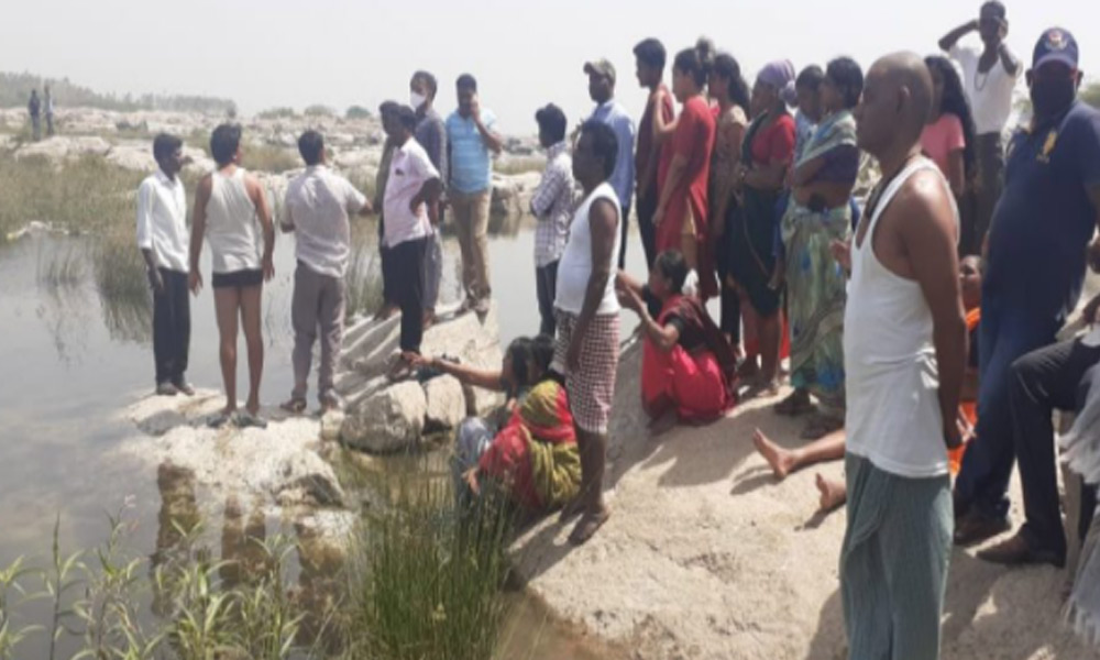 6 persons go missing in godavari river in Nizamabad