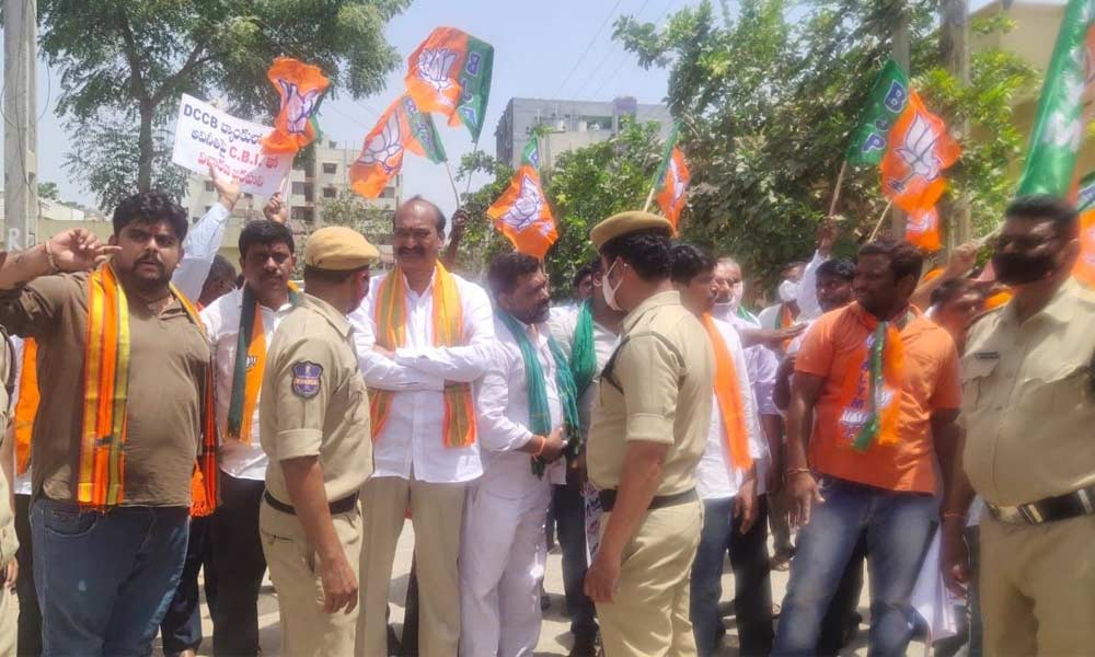 Police preventing BJP leaders, who were staging a protest during Minister KT Rama Rao’s visit in Khammam on Friday