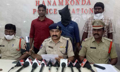 The ACP Jitender Reddy speaking to media at Hanamkonda police station on Friday