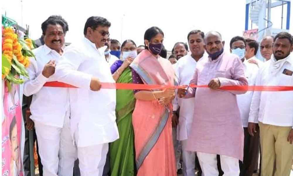 Sabitha lays stone for Bhagiratha pipelines