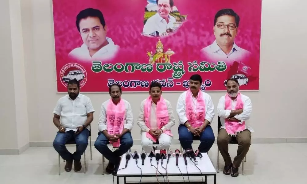 Khammam district ZP Chairman L Kamal Raj, TRS leaders Bachu Vijay Kumar, RJC Krishna interacting with the media persons on Saturday in  district party office at Khammam.