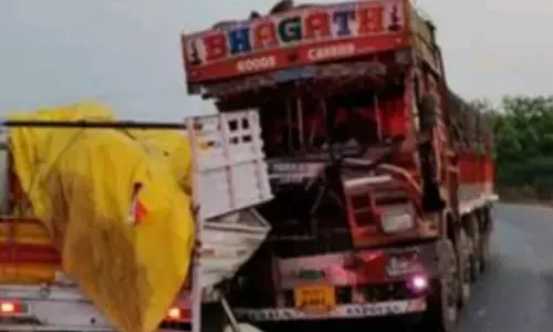 The badly damaged front portion of lorry and Bolero trolley in Itkyala village in Kolimigundla mandal on the Saturday.