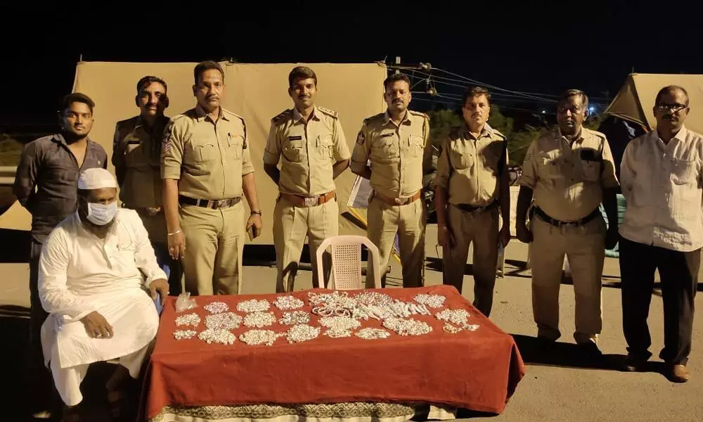 Police personnel of Special Enforcement Bureau (SEB) has seized Silver ornaments worth Rs. 6. 50 lakhs. The Circle Inspector, R Ravichandra speaking to The Hans India on Sunday