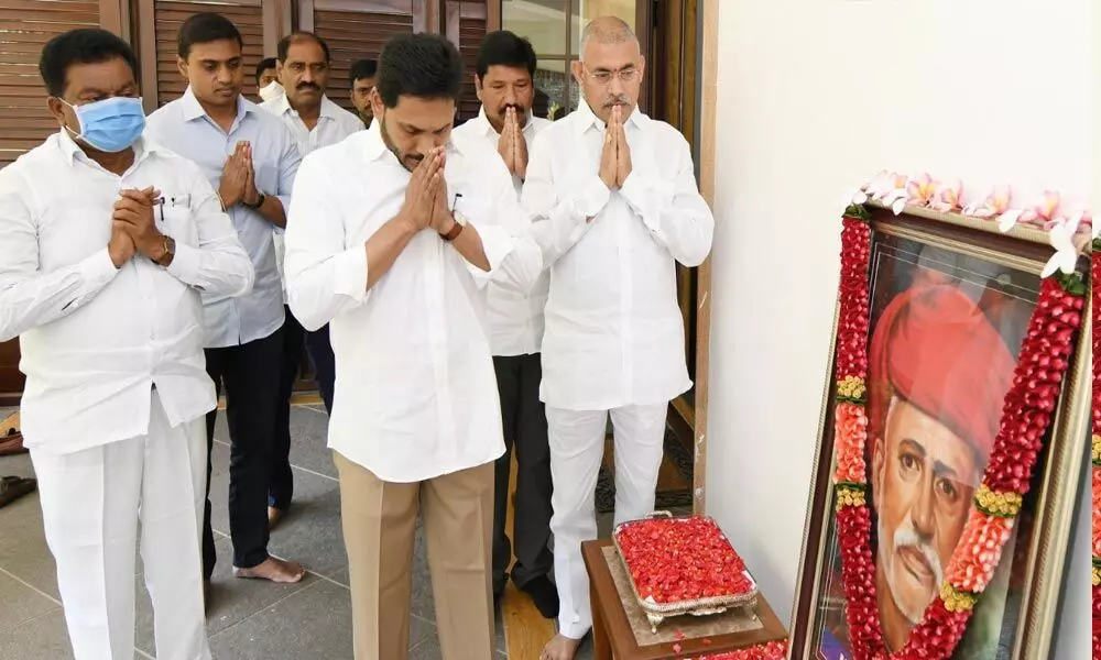 Andhra Pradesh: YS Jagan pays tribute to Jyotirao Phule on the birth anniversary