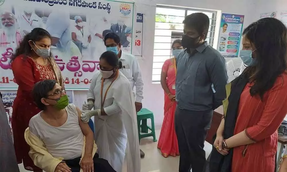 Municipal Commissioner Abishkit Kishore along with Sub-Collector Anupama Anjali inspecting vaccination in Rajamahendravaram on Sunday