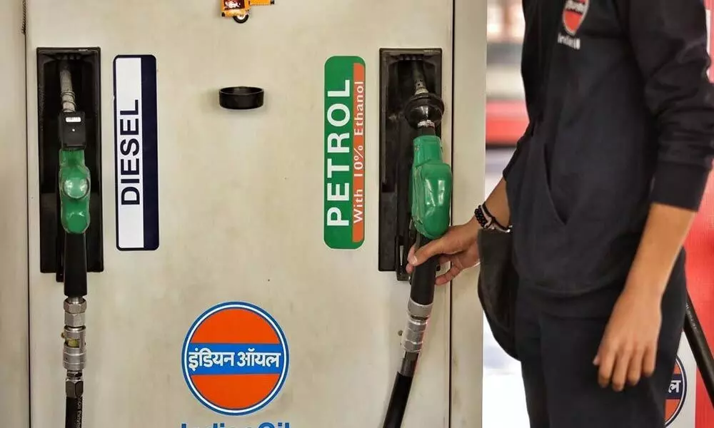 Petrol and diesel prices today in Hyderabad, Delhi, Chennai, Mumbai remains stable on 12 April 2021