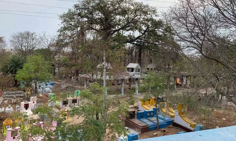 Last rites at Punjagutta in hyderabad crematoria affected