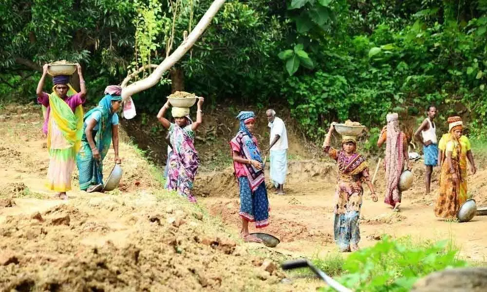 MGNREGA workers in a village in Kalyandurg mandal