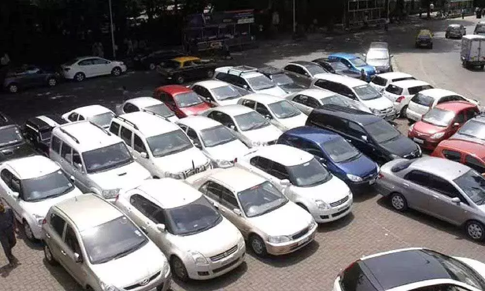 ‘Illegal parking’, a never-ending problem in Tolichowki